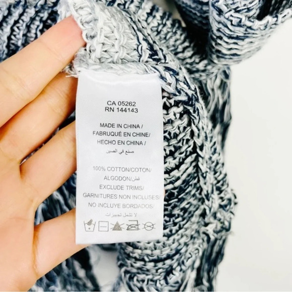 CALIFORNIA MOONRISE Gray Fringe Poncho Sweater Size Large - Picture 7 of 9